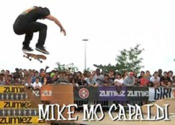 Girl team demo v Baltimoru